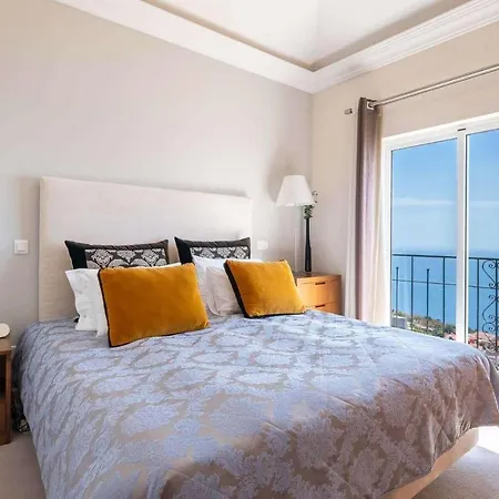 Bougainvillea Villa Palheiro Ferreiro
